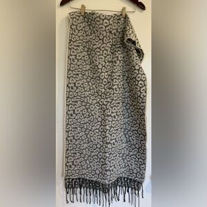 Steve Madden Gray and Cream Leopard Print Scarf